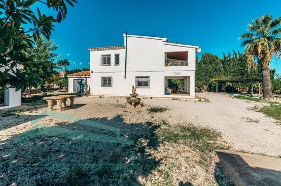 HERMOSO CHALET EN ALTEA